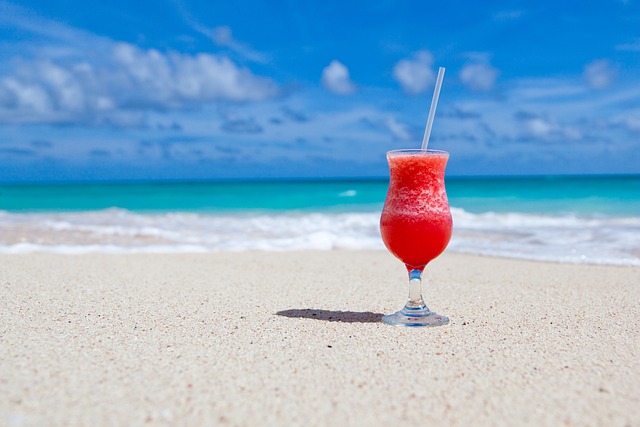 Jak schłodzić napój na plaży?