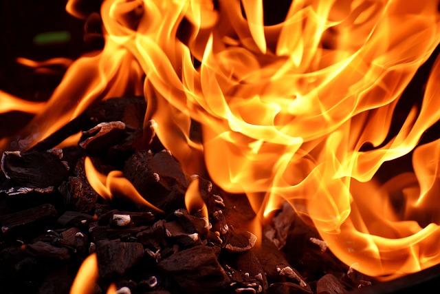 Czy można palić brykietem w piecu na węgiel?